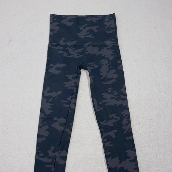 SPANX High Rise Seamless Leggings Black Camo Size Small Look At‎ Me Now - Picture 2 of 9